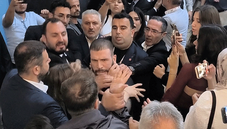 CHP kongresinde kavga: Tekme ve tokatlar havada uçuştu