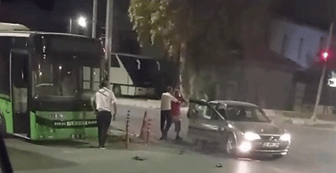 Darp edilen kadını halk otobüsü şoförleri kurtardı
