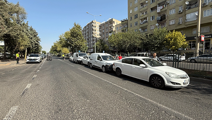 Diyarbakır’da 5 araçlı zincirleme trafik kazası