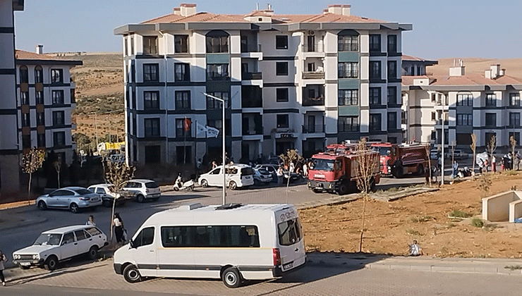 Gaziantep’te 5 katlı binada çıkan yangın korkuttu