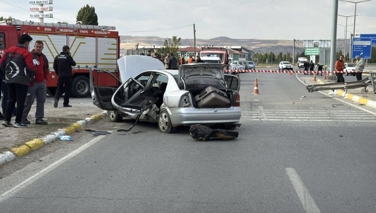 İki otomobil çarpıştı: 1 ölü, 3 yaralı