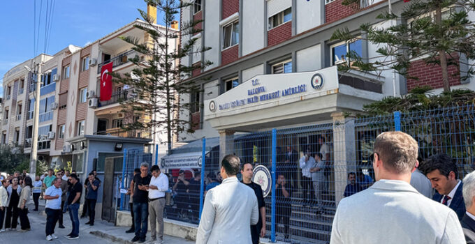 İzmir’de 2 polisin şehit olduğu silahlı saldırı soruşturmasında gözaltı sayısı 27’ye yükseldi