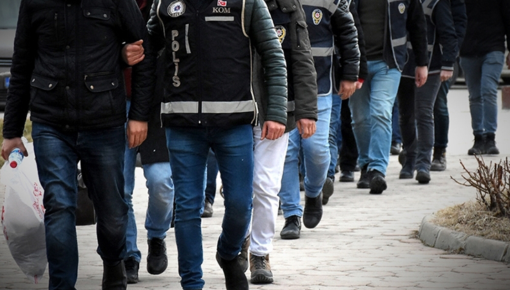 İzmir’de FETÖ’ye yönelik operasyonda 10 şüpheli yakalandı