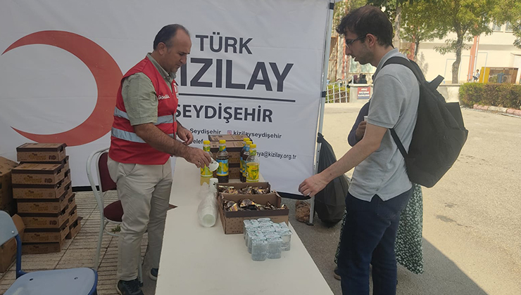 Kızılay’dan üniversite öğrencilerine sıcak karşılama