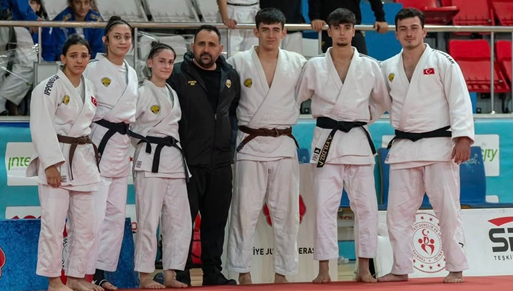 Konya Büyükşehir, ikincilik kürsüsüne çıktı
