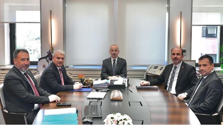 Konya heyetinden Ulaştırma ve Altyapı Bakanı’na ziyaret