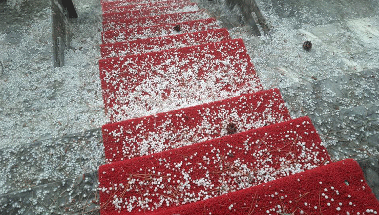 Konya’da dolu etkili oldu, bahçeler büyük zarar gördü