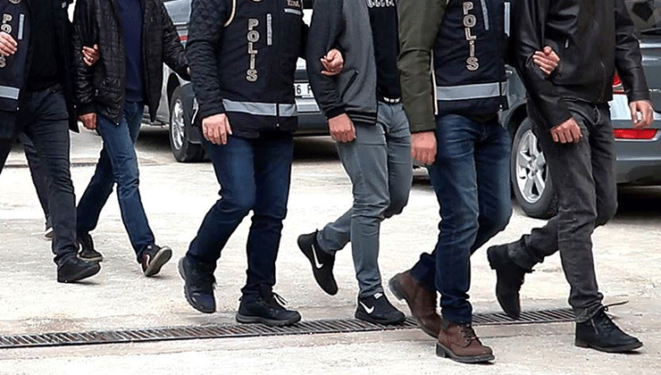 Konya’da önünü kestikleri araca zarar veren 4 şüpheli gözaltına alındı