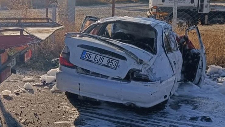 Konya’da refüje çarpan otomobil devrildi, 5 kişi yaralandı