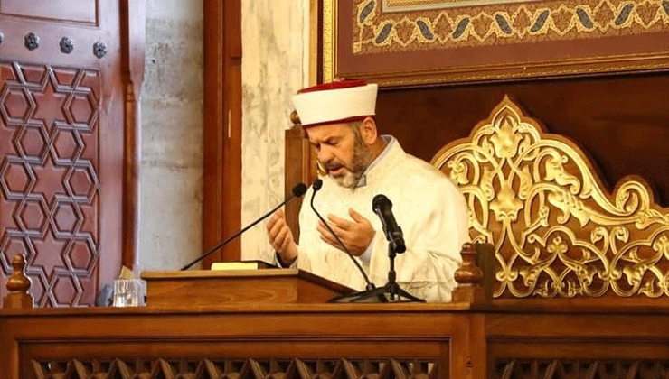 Konya’da tarihi camide eller semaya dua için açıldı