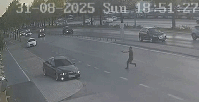Konya’da trafiği tehlikeye atan maganda lastiğine ateş edilerek durduruldu