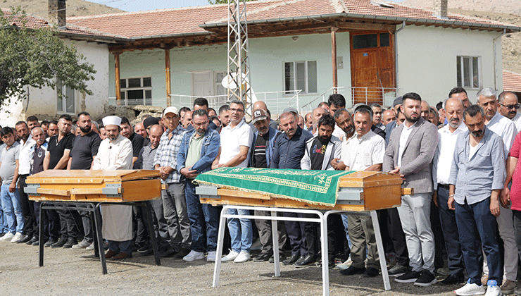 Konya’da trafik kazasında hayatını kaybeden ikiz kardeşler defnedildi