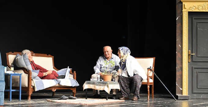 Konya’da yaşlılar ‘Sağır’ın hasta ziyareti’ oyununu sergiledi