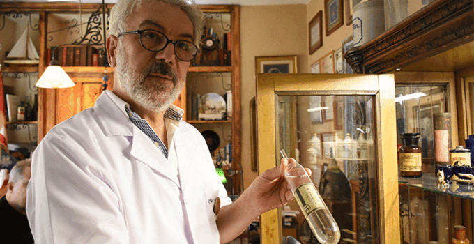 Konya’daki eczacının ilginç koleksiyonu: “Her bir objenin değişik hikayesi var”