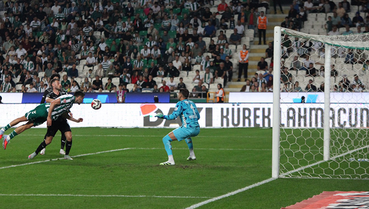 Konyaspor hem atıyor, hem yiyor!