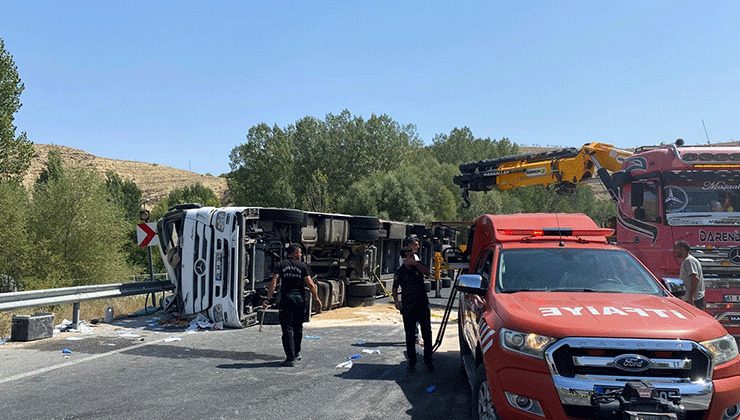 Malatya’da kontrolden çıkan tır devrildi: 1 ağır yaralı