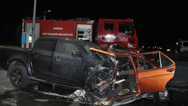 Manisa’da pikapla otomobilin çarpışması sonucu 5 kişi hayatını kaybetti, 6 kişi yaralandı