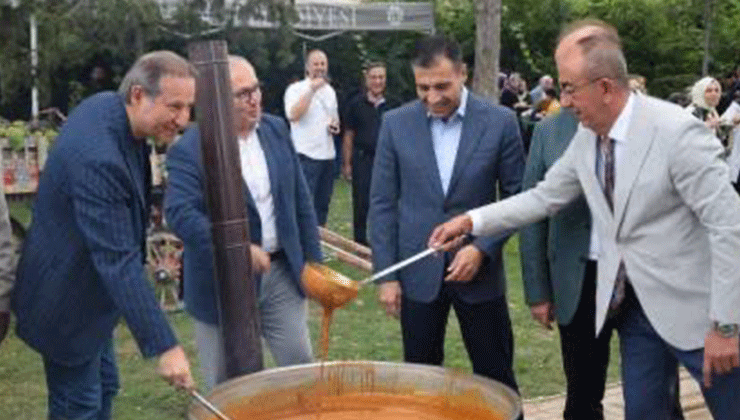 Meram’da geleneksel “Pekmez ve Bulgur Kaynatma” etkinliği renkli görüntülere sahne oldu