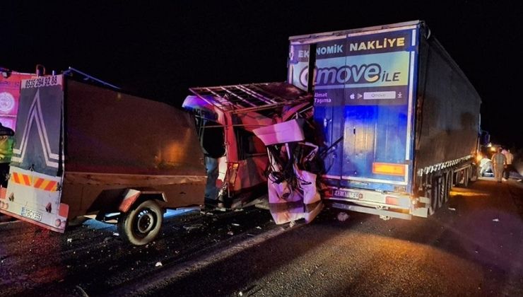 Mersin’de tarım işçilerini taşıyan minibüsün tıra çarptığı kazada 3 kişi öldü, 16 kişi yaralandı