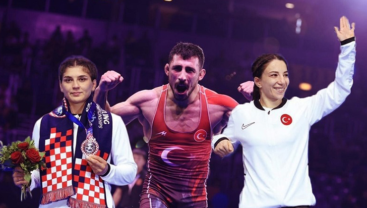 Milli güreşçilerden 1 gümüş, 2 bronz madalya
