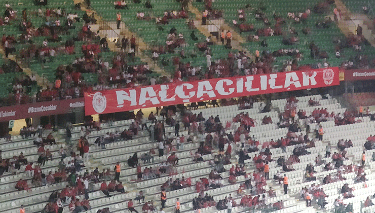 Milli maç için tribünler dolmaya başladı
