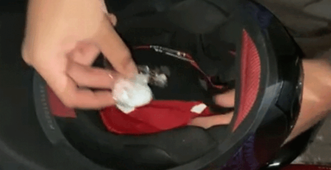 Motosiklet kaskına gizlenmiş uyuşturucu ele geçirildi