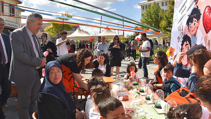 Müdür Yiğit okul şenliğine katıldı