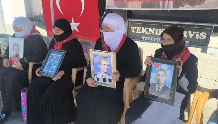 Muş’ta ailelerin DEM Parti önündeki eylemi sürüyor
