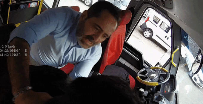 Otobüs şoförü engelli bireyi darp etmeye çalıştı