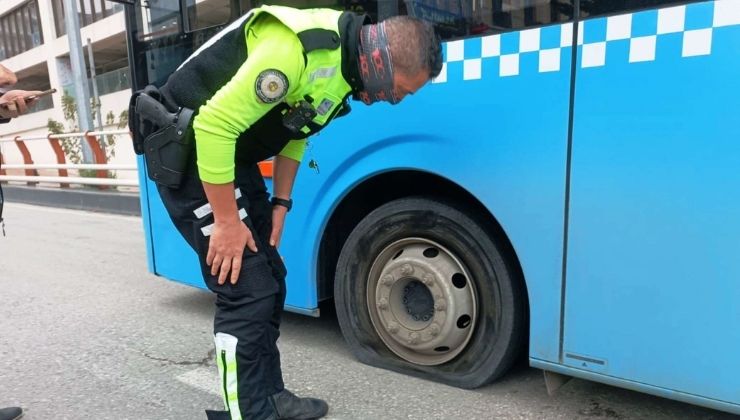 Otobüsün lastiği bomba gibi patladı, sürücünün dikkati faciayı önledi
