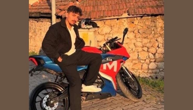 Otomobilin çarptığı tır sürücüsü hayatını kaybetti