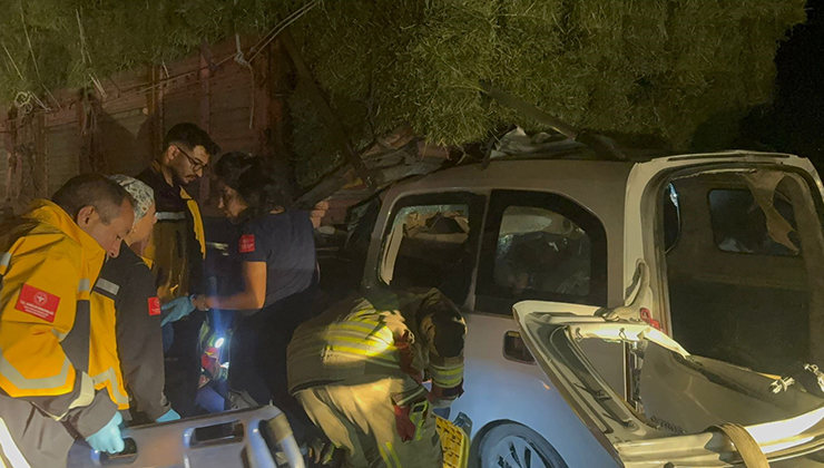 Polatlı’da hafif ticari araç kamyonun altına girdi: 2 ölü, 1 yaralı