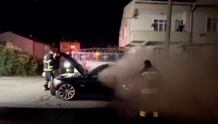 Tekirdağ’da otomobil gece yarısı alev aldı