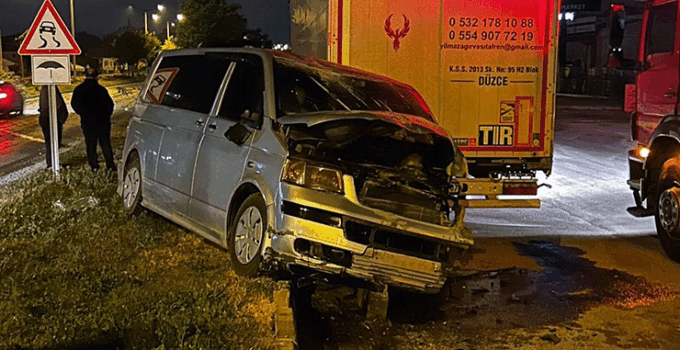Ters istikamete giren araç ağaçlara çarparak durabildi: 1 yaralı
