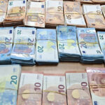 Tır kabininde ele geçirilen 99 bin 970 euro komşuya kaldı