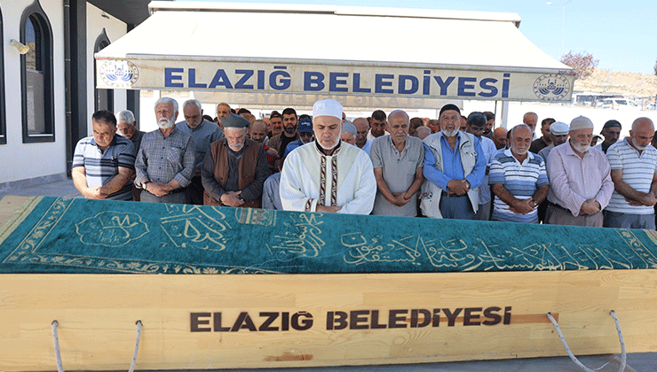 Yarım saat ara ile 2 otomobilin çarptığı yaşlı adam hayatını kaybetti