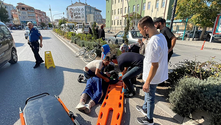 Karaman’da yolun karşı tarafına geçmeye çalışan kadına motosiklet çarptı: 2 yaralı
