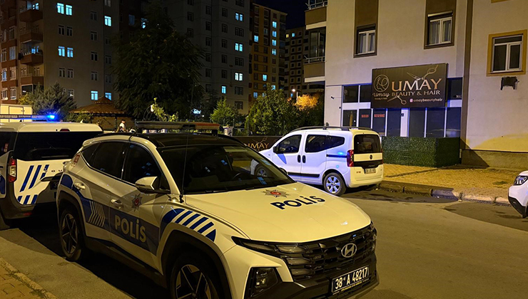 3 ay önce babası ölü bulunan genç intihar etti