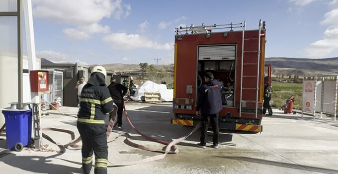 Aksaray’da akaryakıt istasyonundaki yangın korkuttu