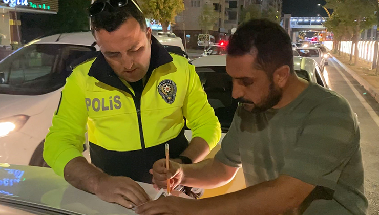 Aksaray’da ayakta bile durmakta güçlük çeken alkollü sürücü önünde giden araca çarptı