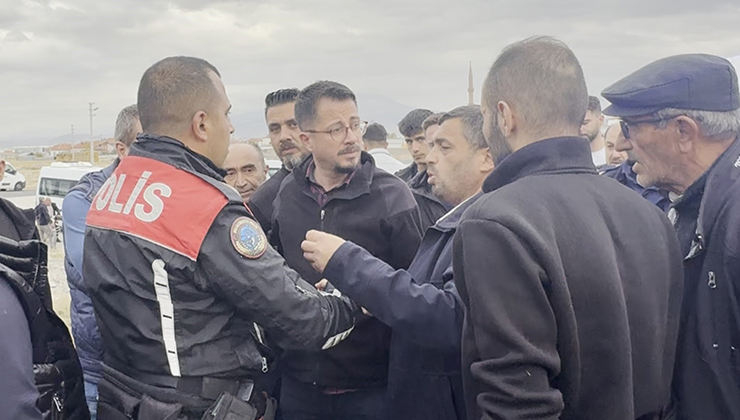 Aksaray’da polis cenazesi sırasında konvoya saldırı: 4 yaralı