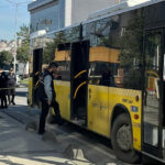 Arnavutköy’de seyir halindeki İETT otobüsünde çıkan kavgada 1 kişi hayatını kaybetti