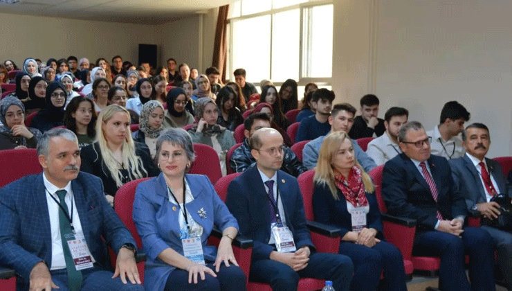 Atatürk’ün aile hayatı NEÜ’de konuşuldu