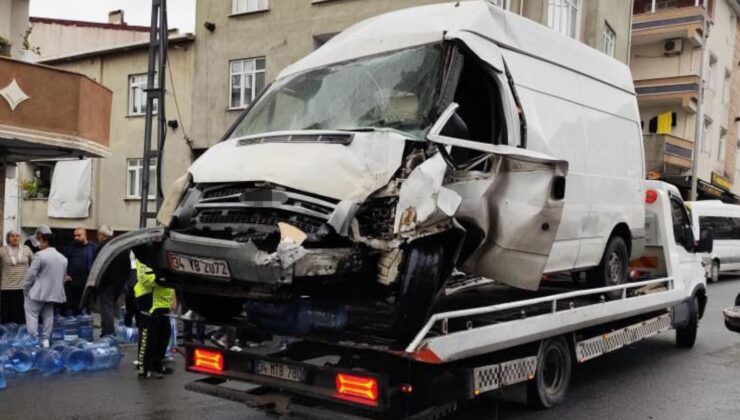 Avcılar’da freni boşalan panelvan dükkana daldı