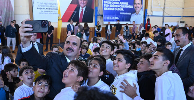 Başkan Altay, Beyşehir’de Spor Okulları Dönem Açılışı’nda öğrencilerle buluştu