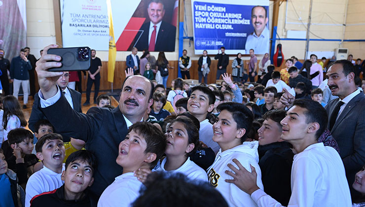Başkan Altay, Beyşehir’de Spor Okulları Dönem Açılışı’nda öğrencilerle buluştu