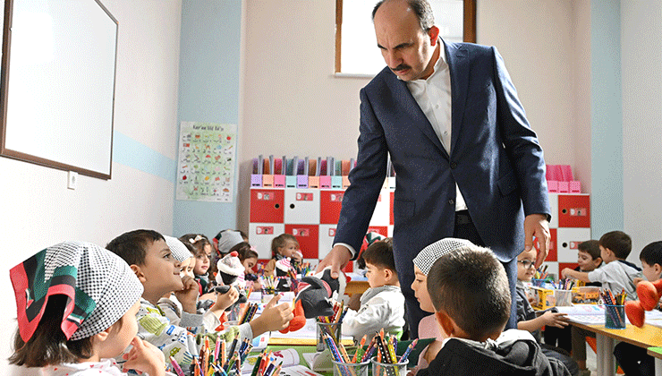 Başkan Altay, Filistin duyarlılığı ile dikkat çeken minik öğrencileri ziyaret etti