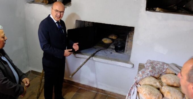 Başkan Köksal, fırının başına geçti