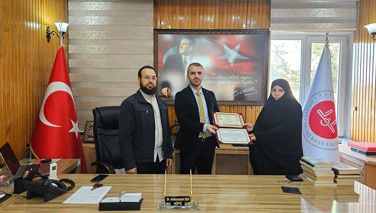 Belgesini ilçe müftüsünün elinden aldı