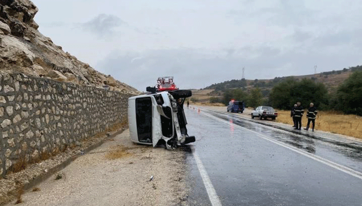 Bilecik’te seyir halinde kamyonet devrilirken, sürücüsü yaralandı